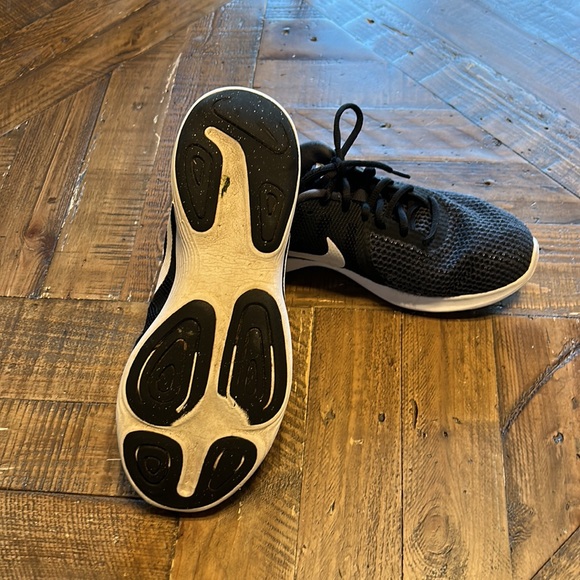 Nike running shoes size 9W - Picture 6 of 7